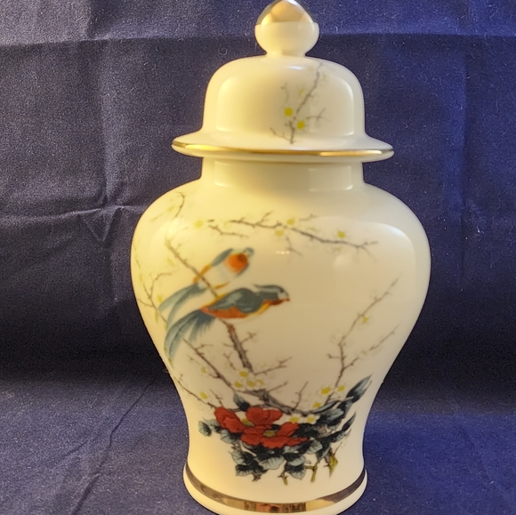 Vtg Jay Fine China Lidded Ginger Jar Japan 8" Exotic Birds - Picture 1 of 12